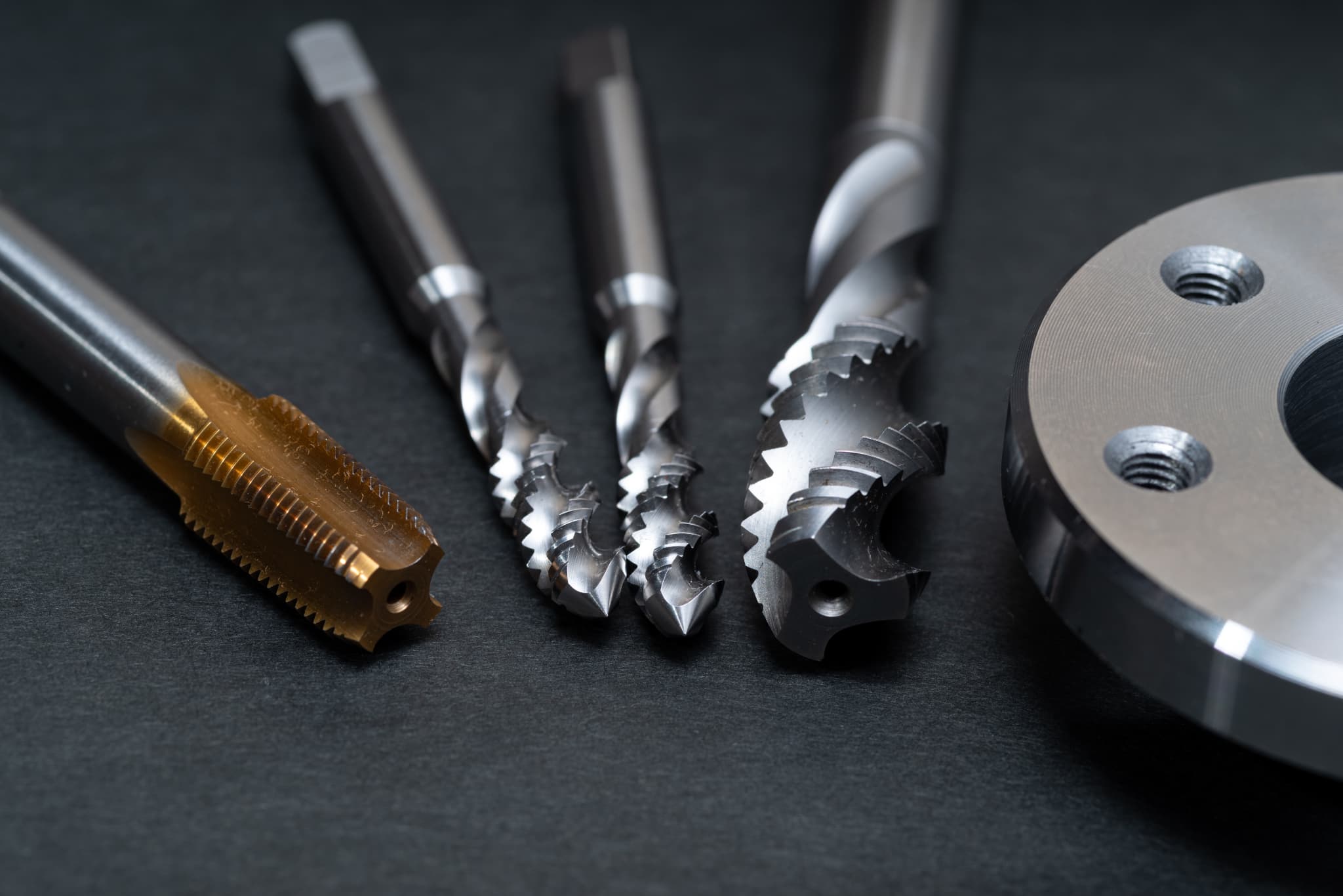 セラミックスの穴あけ加工方法とは？失敗を防ぐ効果的なやり方をご紹介